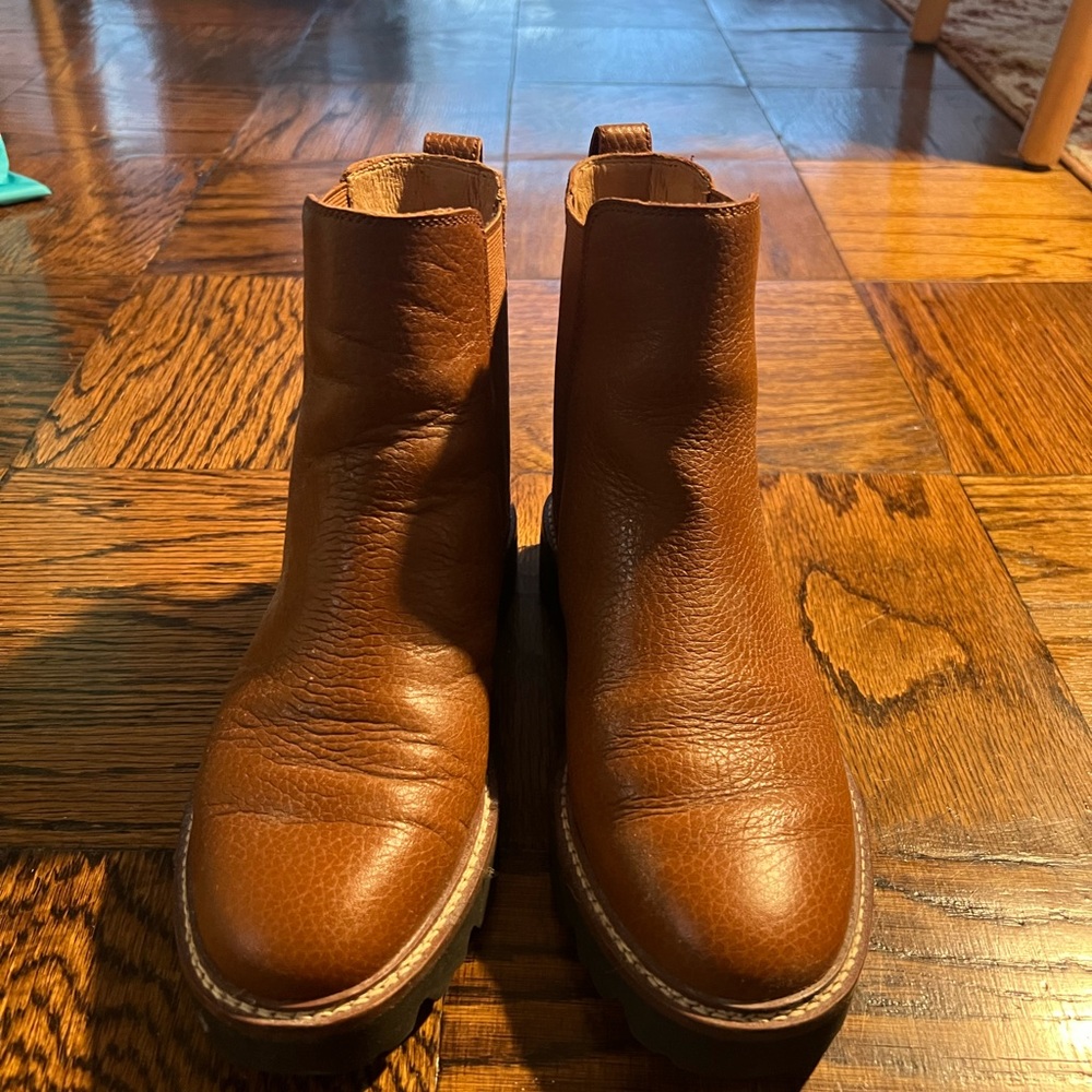 Madewell The Citywalk Lugsole Chelsea Boot in Leather / 7/ ENGLISH SADDLE